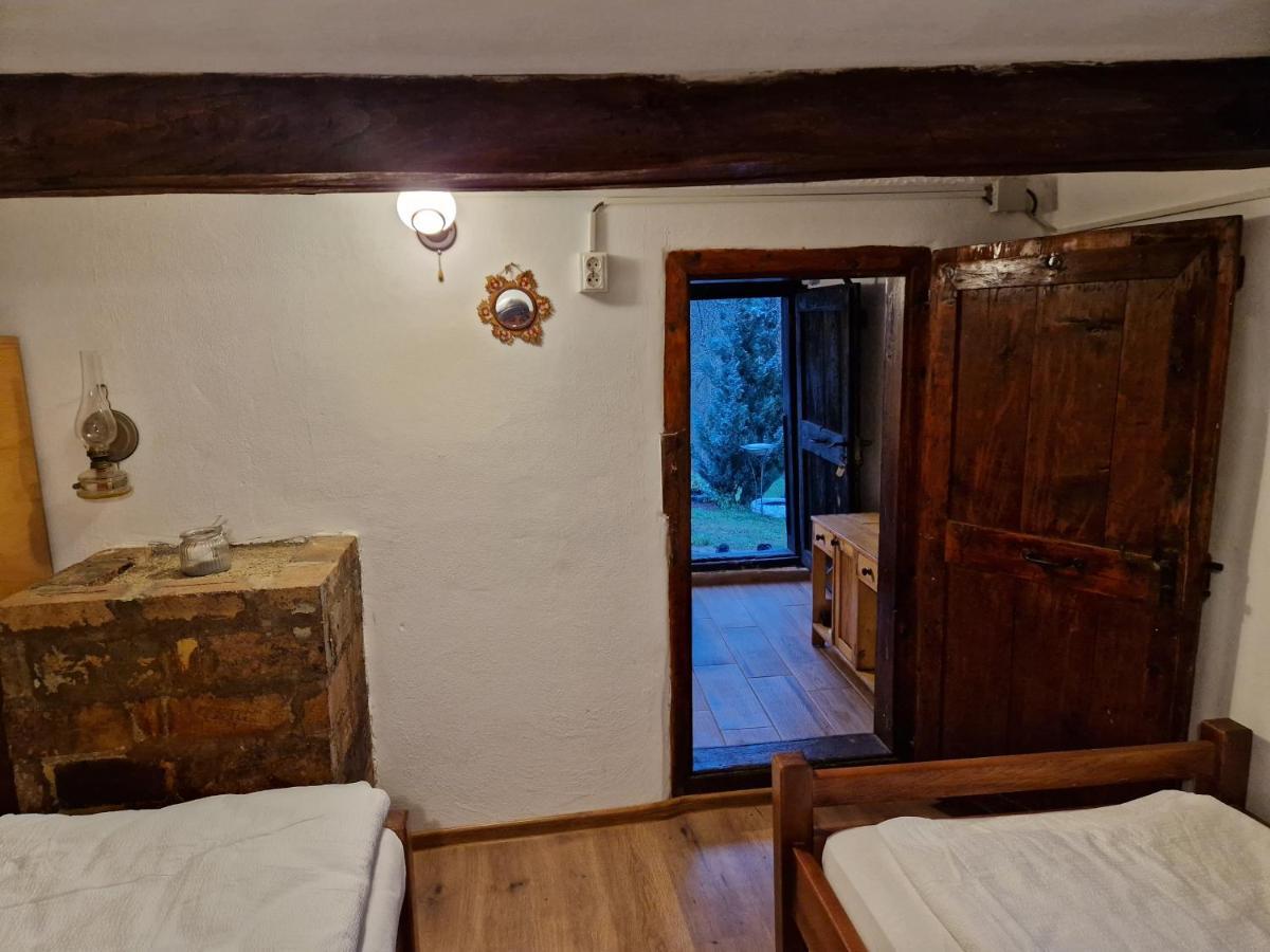 La sălaşul fermecat în Cheile Carasului Iabalcea Exterior foto