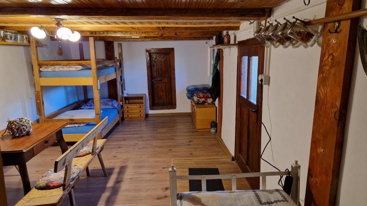 La sălaşul fermecat în Cheile Carasului Iabalcea Exterior foto