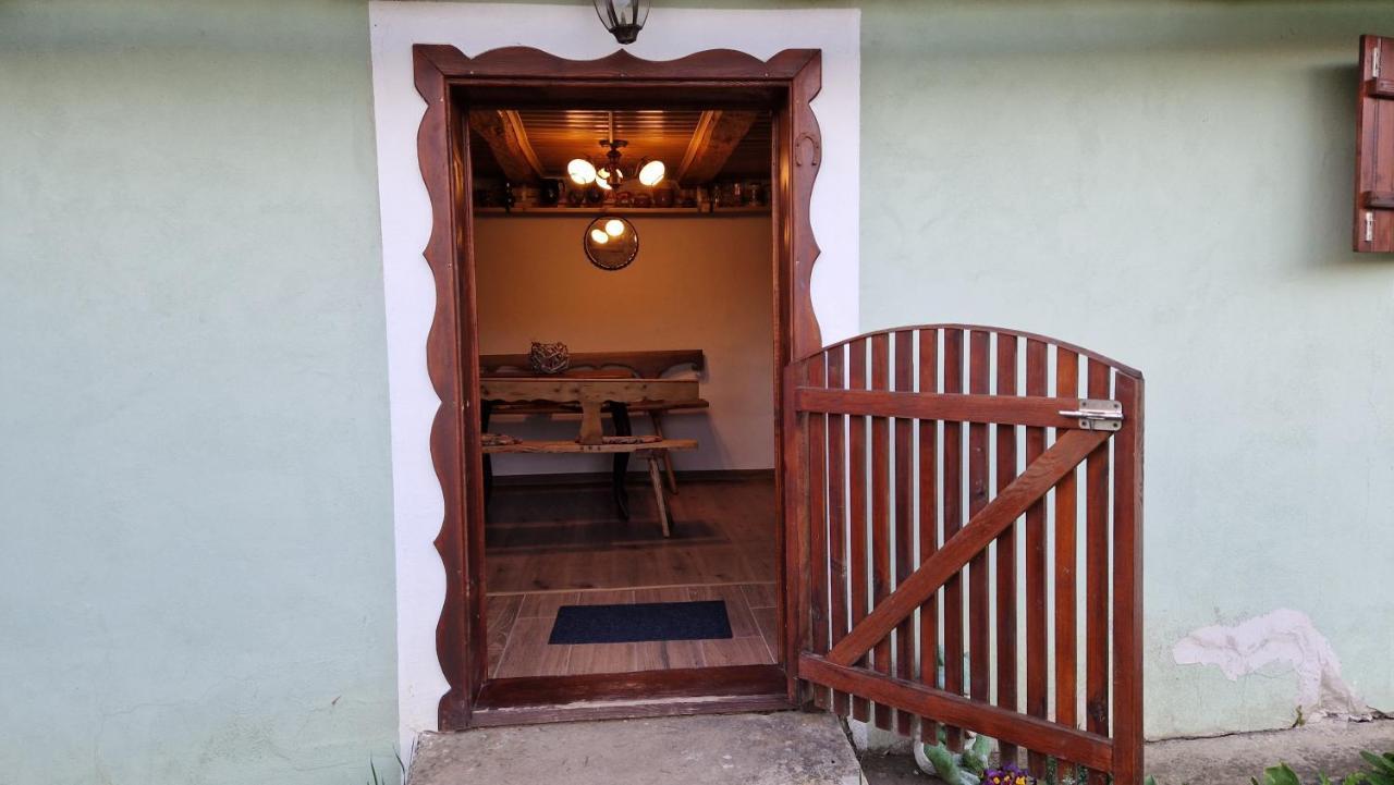 La sălaşul fermecat în Cheile Carasului Iabalcea Exterior foto
